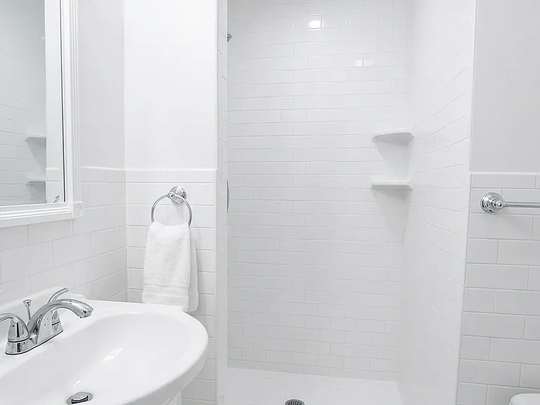 527 W 48th St #3RW — Photo 3