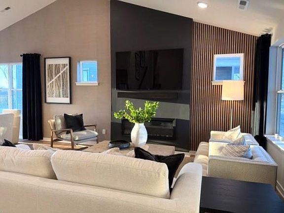 3rd image of 1788 Tamarack Rd