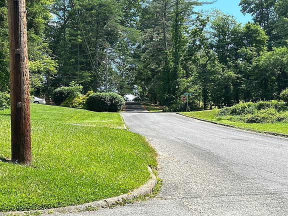 4th image of 1400 Sherwood Pl