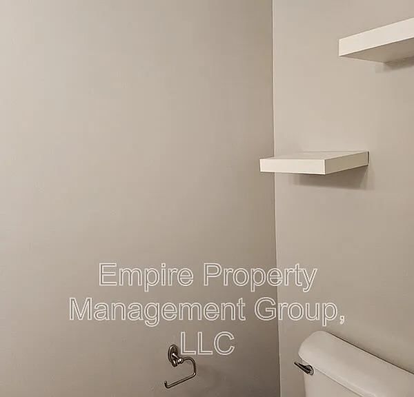 202 Castlebury Dr — Photo 17