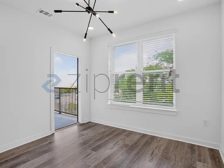 525 Parkway Dr #403 — Photo 9
