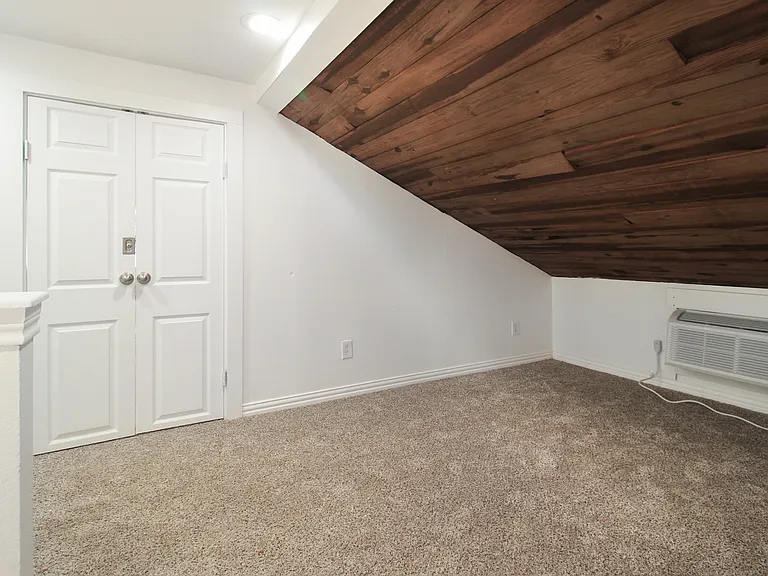 2767 Primrose Ave — Photo 15