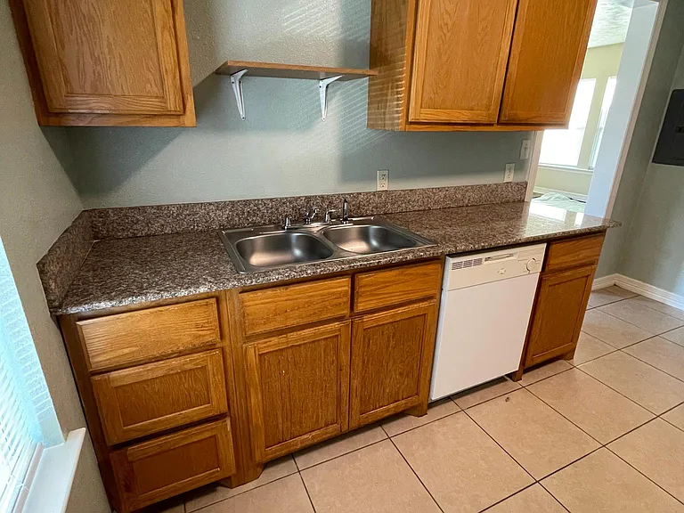 2530 Liberty St #3 — Photo 4