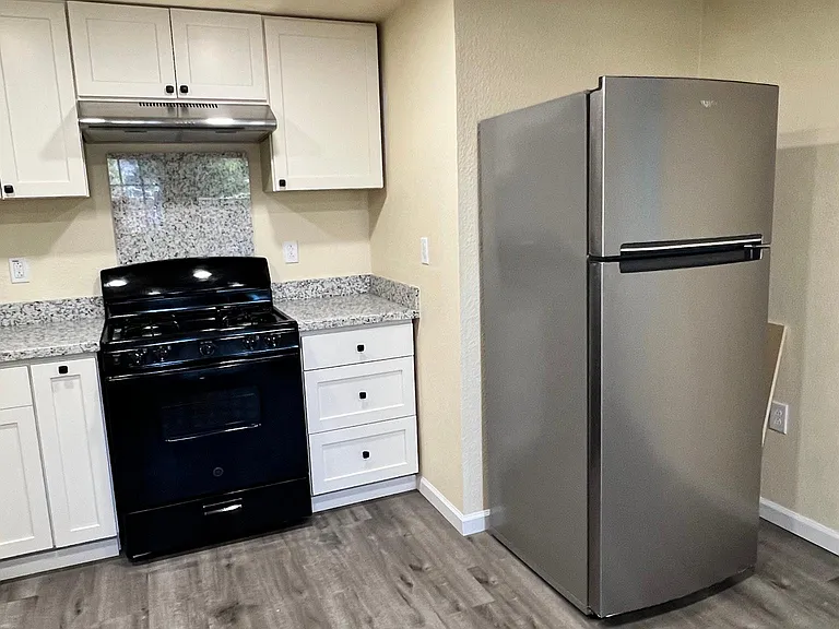 442 E H St #442 — Photo 9