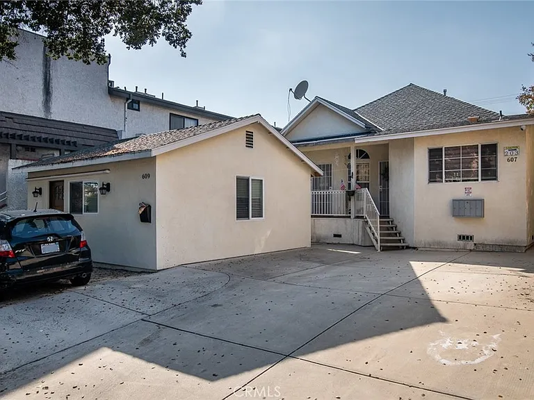 607 E Olive Ave — Photo 3