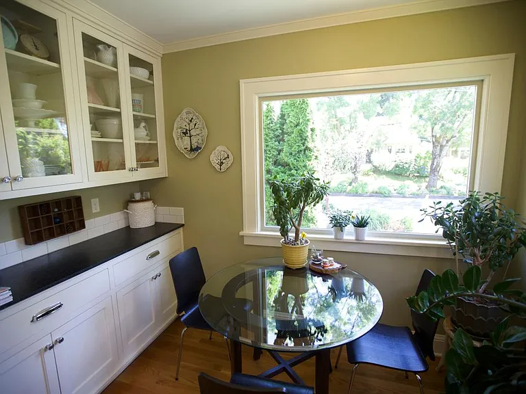kitchen nook w/ built-ins