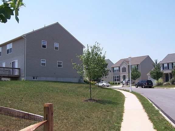 2nd image of 122 Marquis Dr