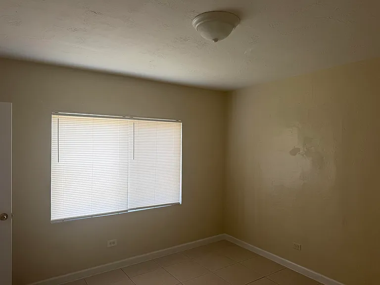 7803 NW 8th Ave — Photo 9