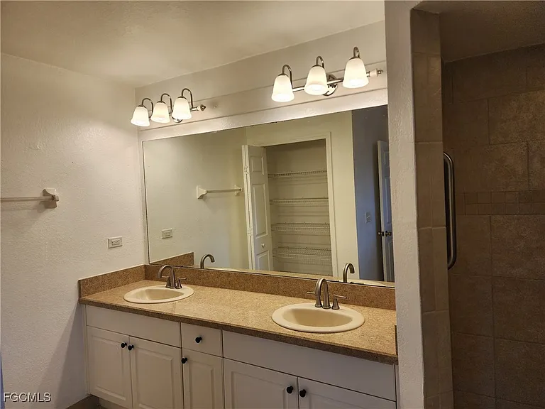 1214 NE 14th Ave #1214 — Photo 7
