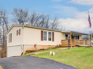 15 Marlin Dr, Stevens, PA