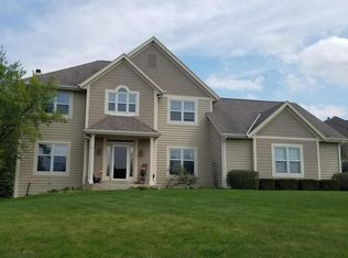 W226N3660 Wethersfield Rd, Pewaukee, WI 53072