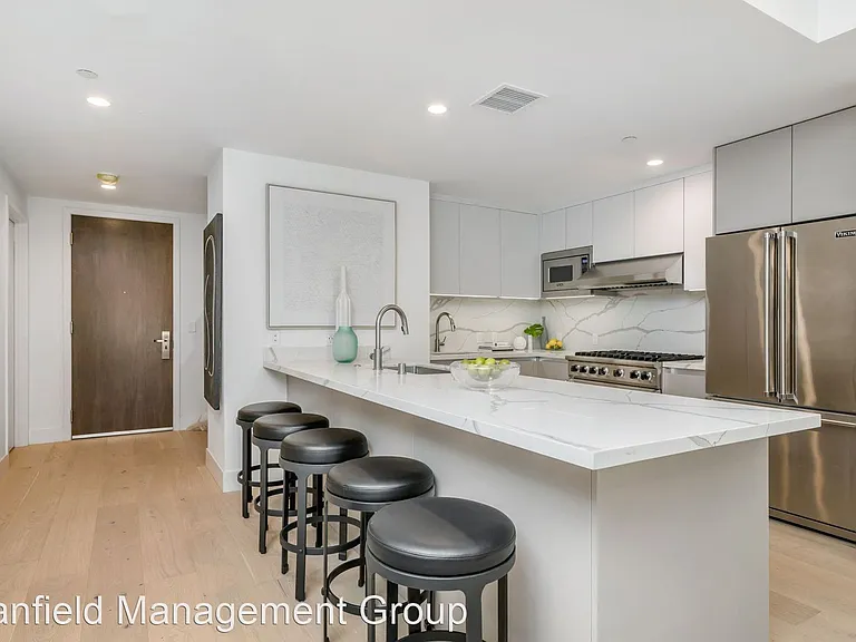Reeves Place LA — Photo 10