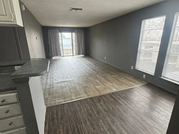 2405 E 55th Pl Unit 18, Tulsa, OK 74105