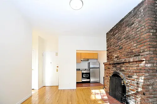 244 W 20th St #1R Photo 1