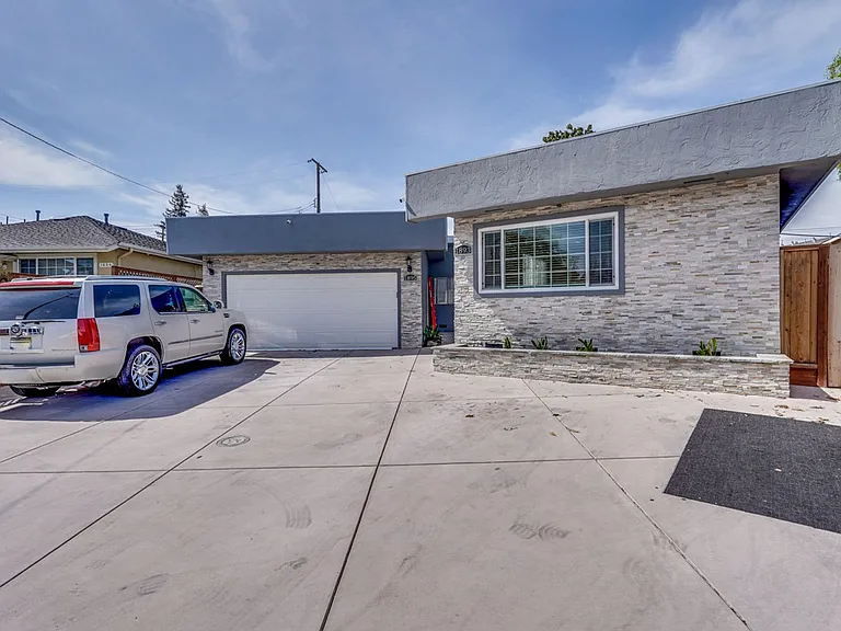 1893 Stardust Ct — Photo 4