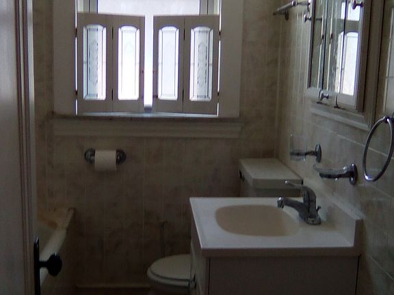 3rd image of 5236 Bancroft Ave #2F
