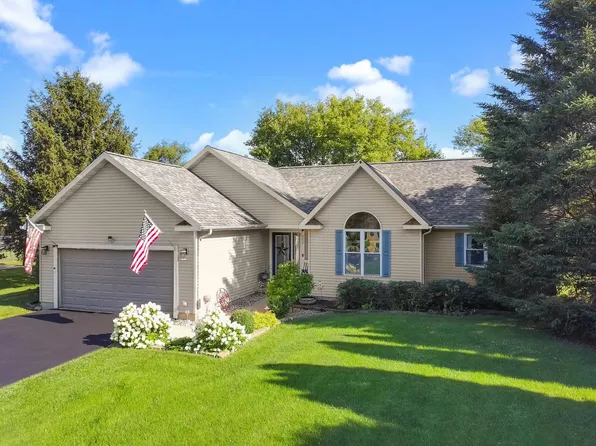 522 Valencia DRIVE, Delavan, WI 53115