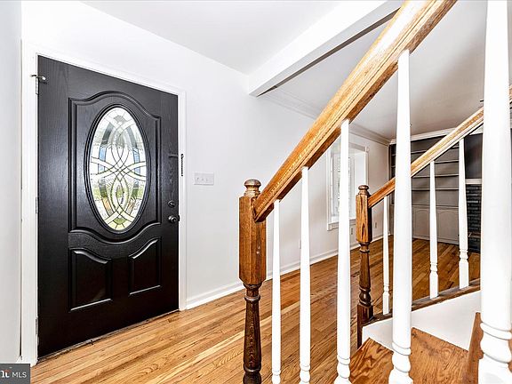 3rd image of 10167 Winchester Ave