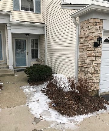 3rd image of 27 E Oakton Dr