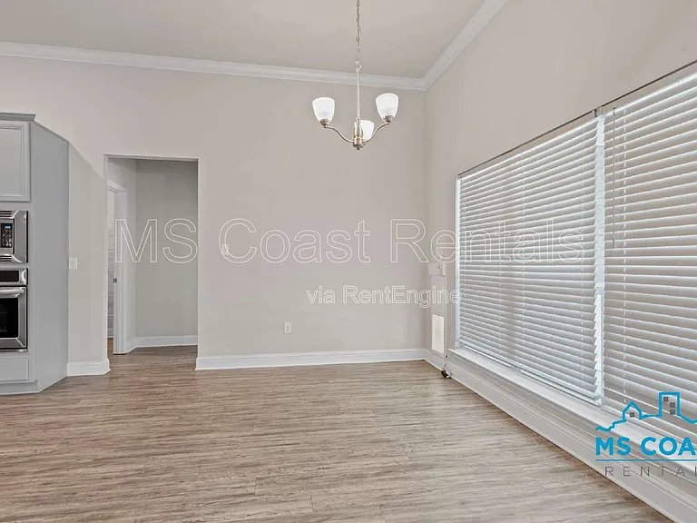 8712 Park Ridge Ct — Photo 16