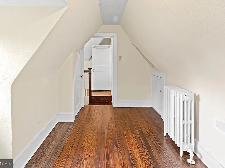 7704 Crossland Rd — Photo 43