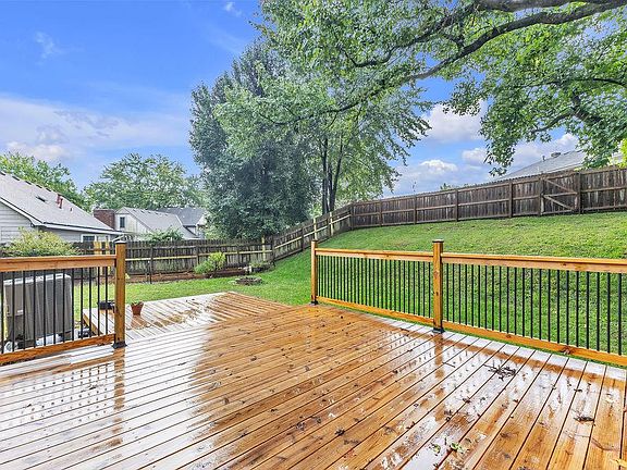 5th image of 5205 Mockingbird Ln