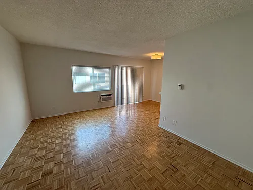 7530 Lexington Ave Photo 1