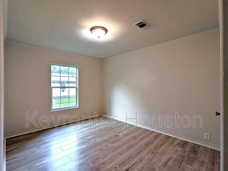 829 Marjorie St #B — Photo 16