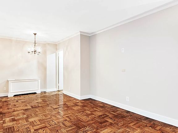 4th image of 60 Sutton Pl S #3JIN