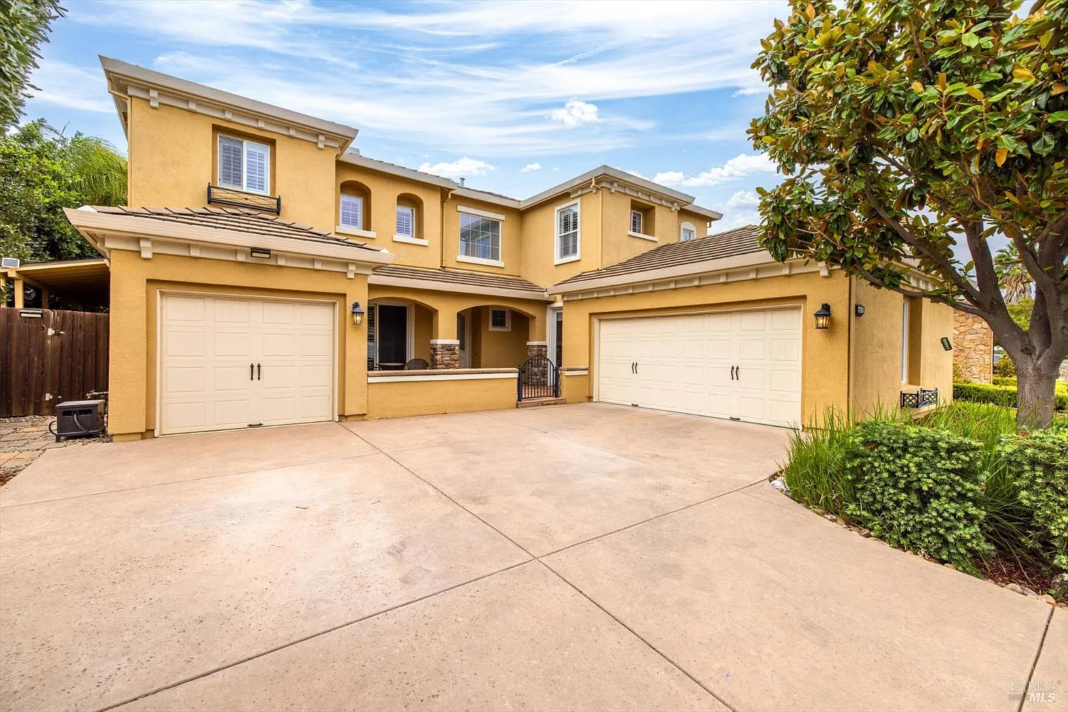 660 Sparrowhawk Drive photo 1