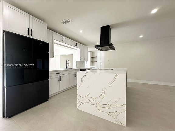 4th image of 1240 S Cypress Rd