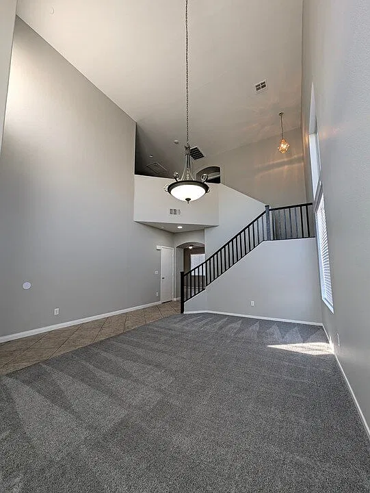 4 bed, 2.5 bath, 1969 sqft, $2,095 — Photo 4