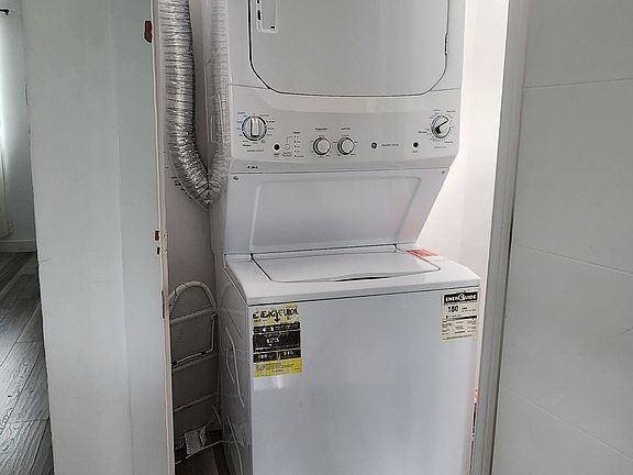 4th image of 1228 N Alexandria Ave #1/2
