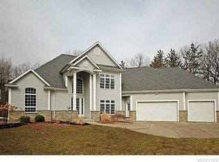 45 Edgewater Ave, Grand Island, NY 14072