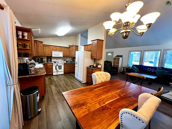 4th image of 1085 Cloverleaf Dr