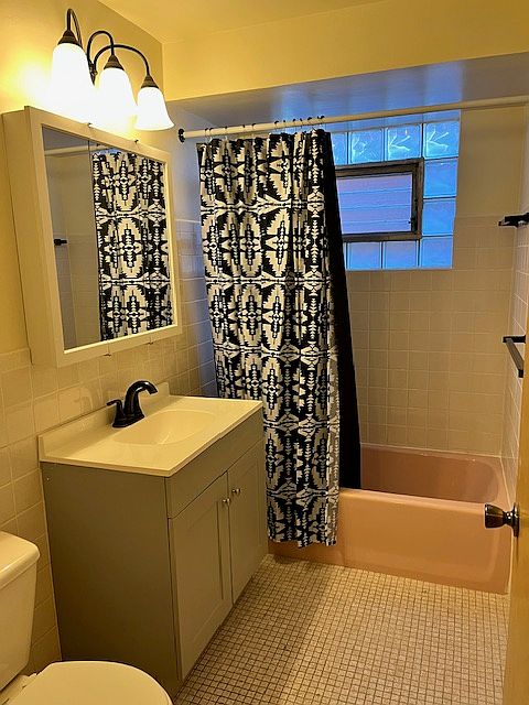 2nd image of 6013 N Damen Ave APT 1S