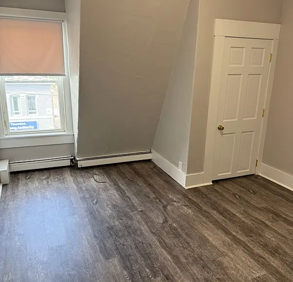 305 Bay St #C1 — Photo 1