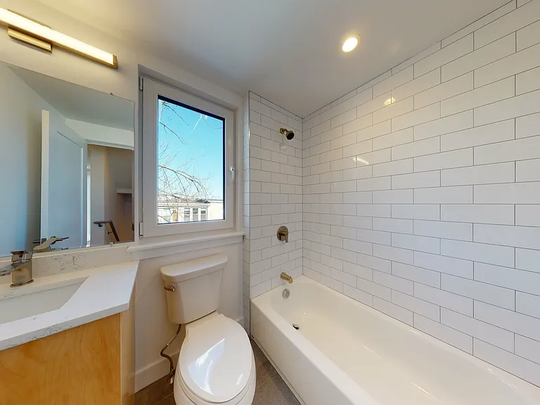 2837 Washington St — Photo 6