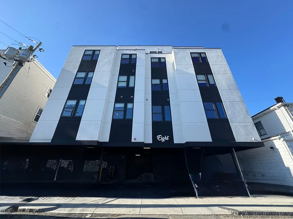 8 Avon St
