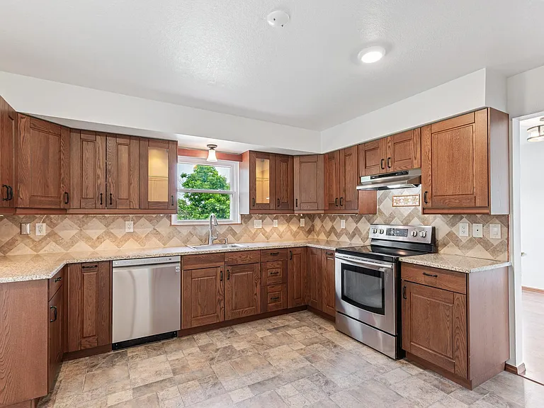 12756 Utica Cir — Photo 7