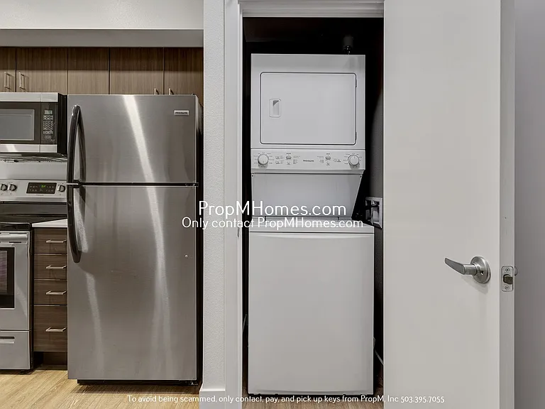 1825 SE 50th Ave #301 — Photo 6