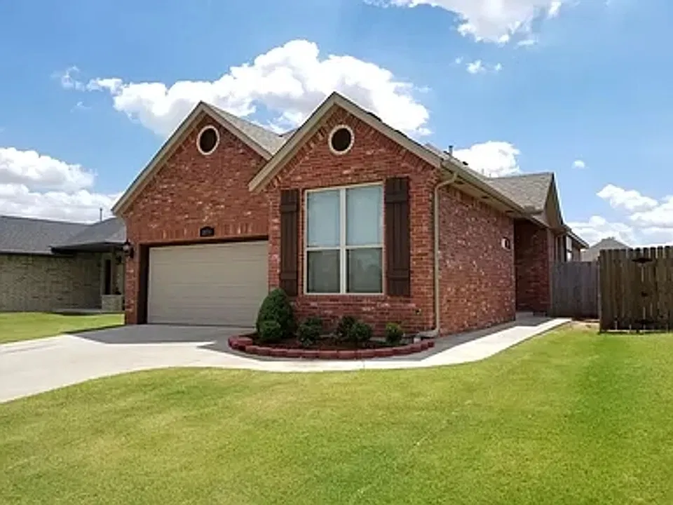901 Heather Ln