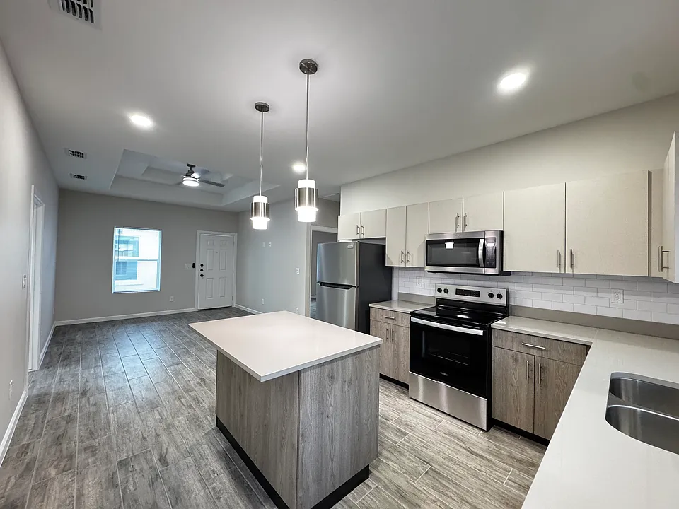4000 Ventura Ave #2