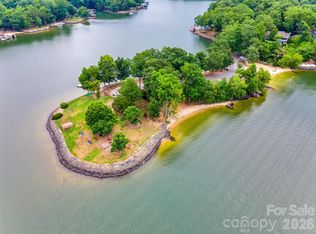 7057 Mariners Ct, Tega Cay, SC 29708
