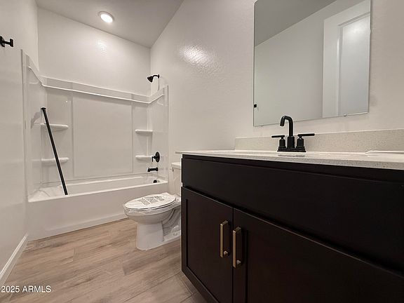 5th image of 9619 W TAMARISK Avenue