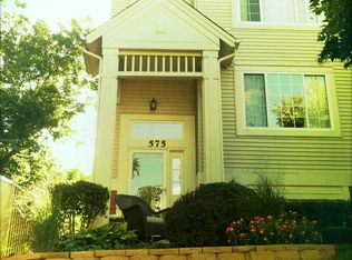 575 Cary Woods Cir, Cary, IL 60013