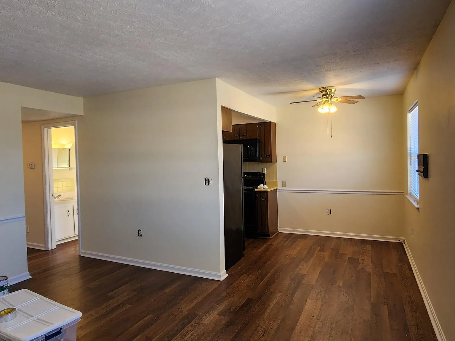 2 bed, 1.5 bath, 900 sqft, $849 — Photo 2