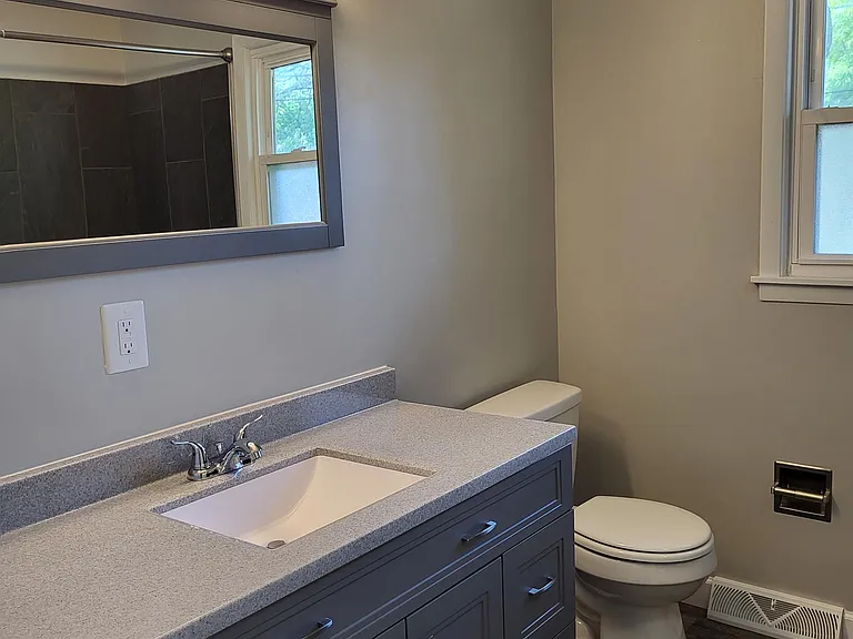 1324 Hillside Dr — Photo 7