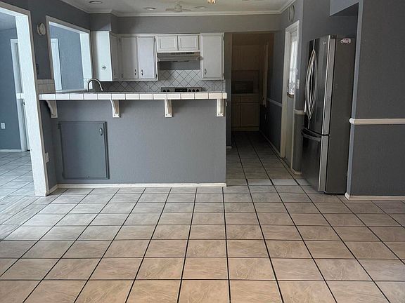 5th image of 8839 W COLUMBUS Avenue