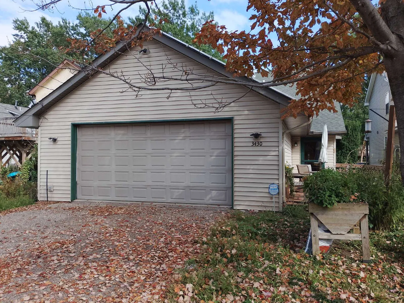 3 bed, 3.0 bath, 2272 sqft, $2,700 — Photo 2